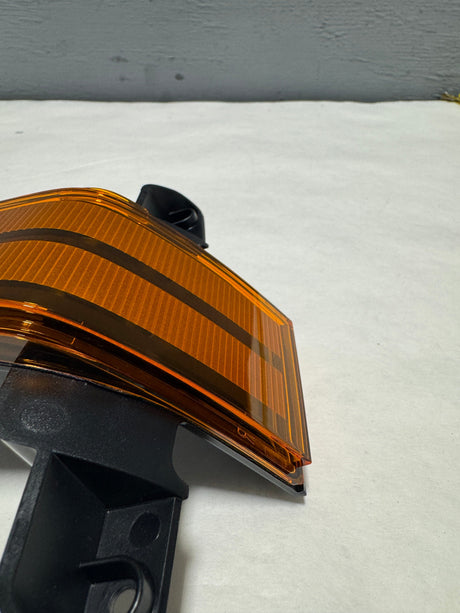 23444105 2016-2019 Silverado Sierra 2500 3500 Passenger Side Mirror Clearance Lamp OEM