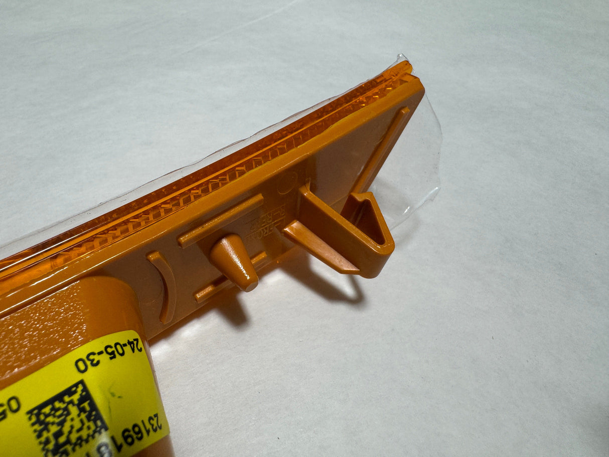 CL-0325-23169181-J3 2016-2020 Chevrolet Camaro Front Driver Side Orange Side Marker Lamp Genuine OEM