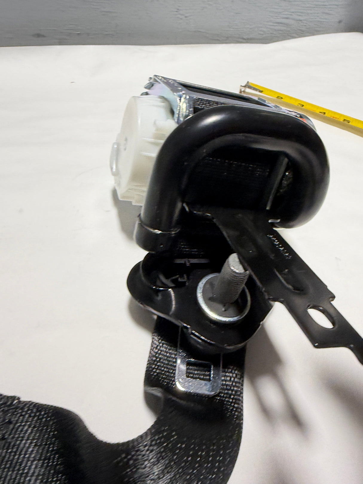 84496833 2016-2022 Chevrolet Camaro Convertible Driver Seat Belt Retractor OEM - Black