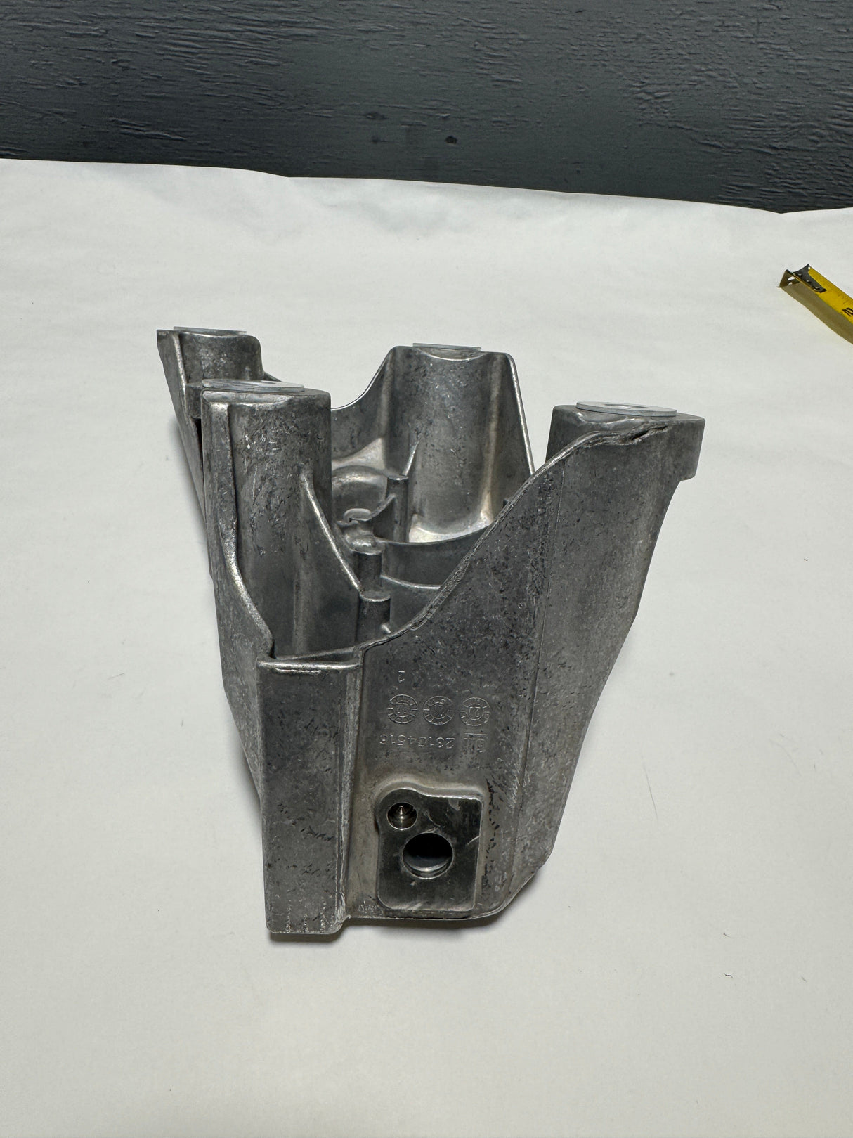 23104516 2016-2023 Camaro 2.0 Turbo RWD Driver Side Engine Mount Bracket OEM