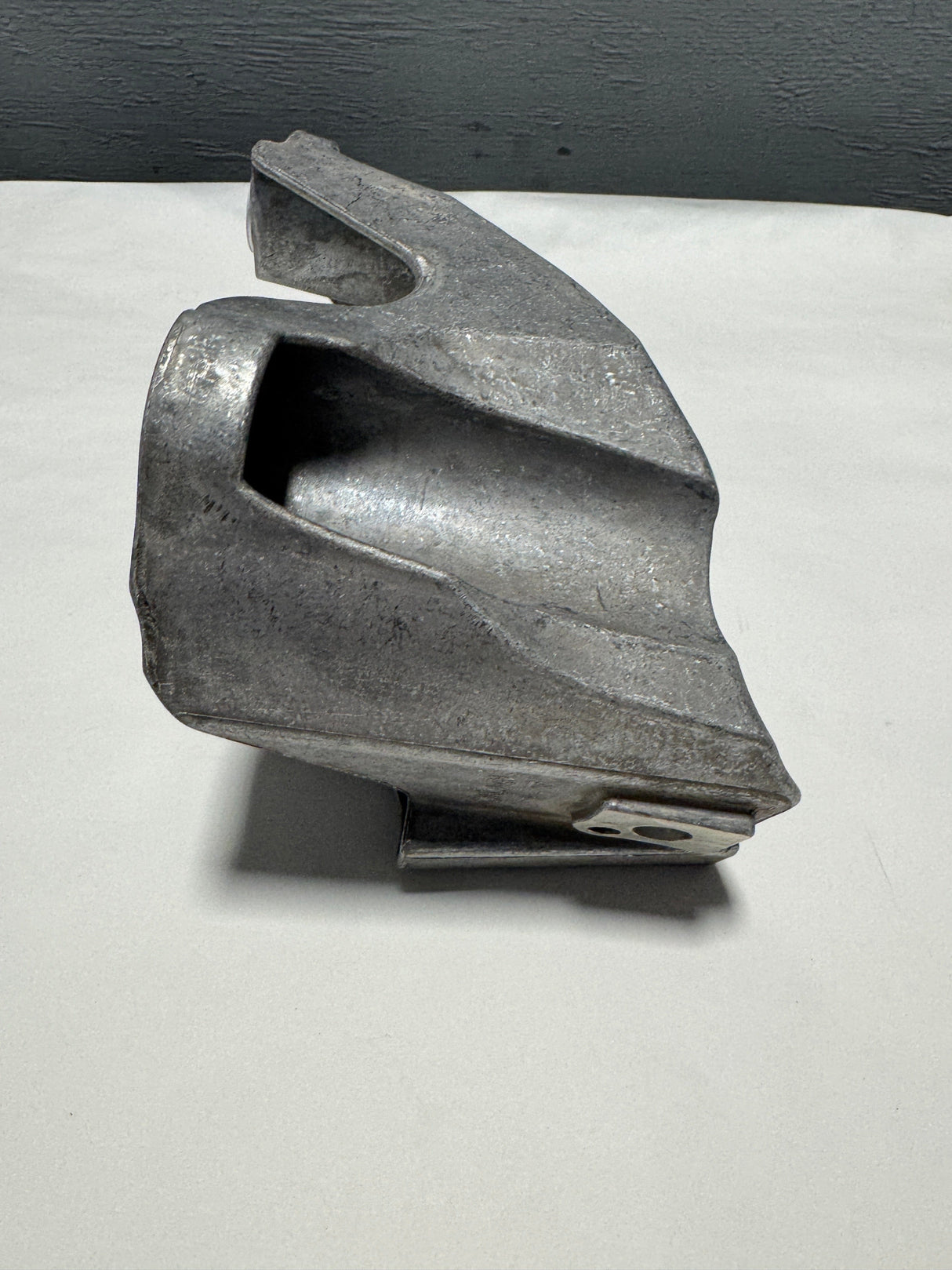 23104516 2016-2023 Camaro 2.0 Turbo RWD Driver Side Engine Mount Bracket OEM