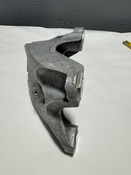 23104516 2016-2023 Camaro 2.0 Turbo RWD Driver Side Engine Mount Bracket OEM