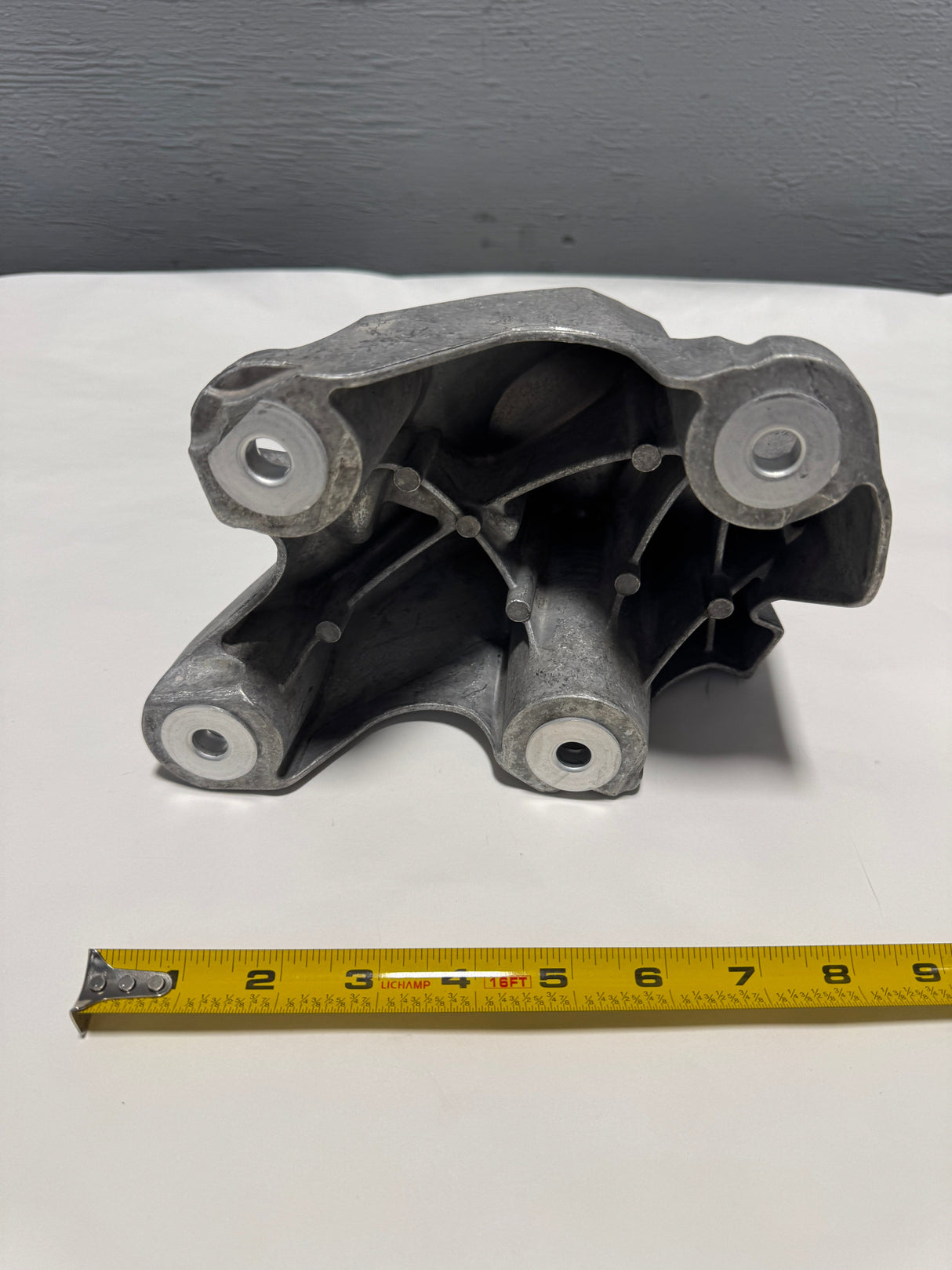 23104516 2016-2023 Camaro 2.0 Turbo RWD Driver Side Engine Mount Bracket OEM