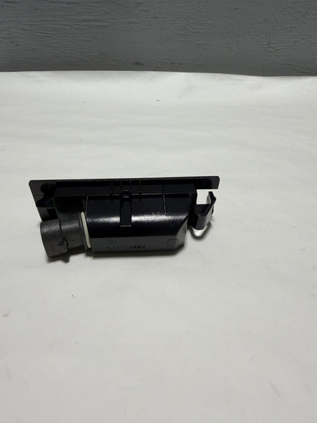 13251936 2016-2024 Chevrolet Camaro (1) License Plate Lamp Light Genuine OEM