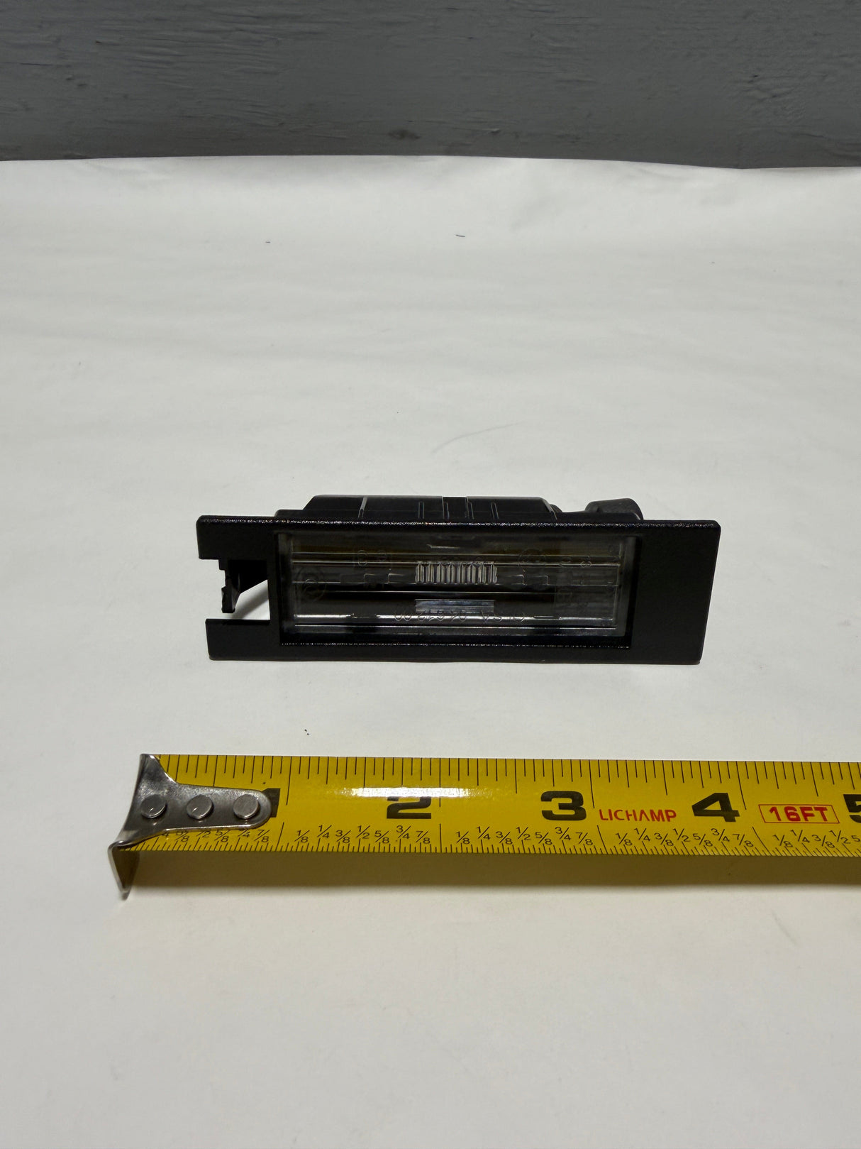 13251936 2016-2024 Chevrolet Camaro (1) License Plate Lamp Light Genuine OEM