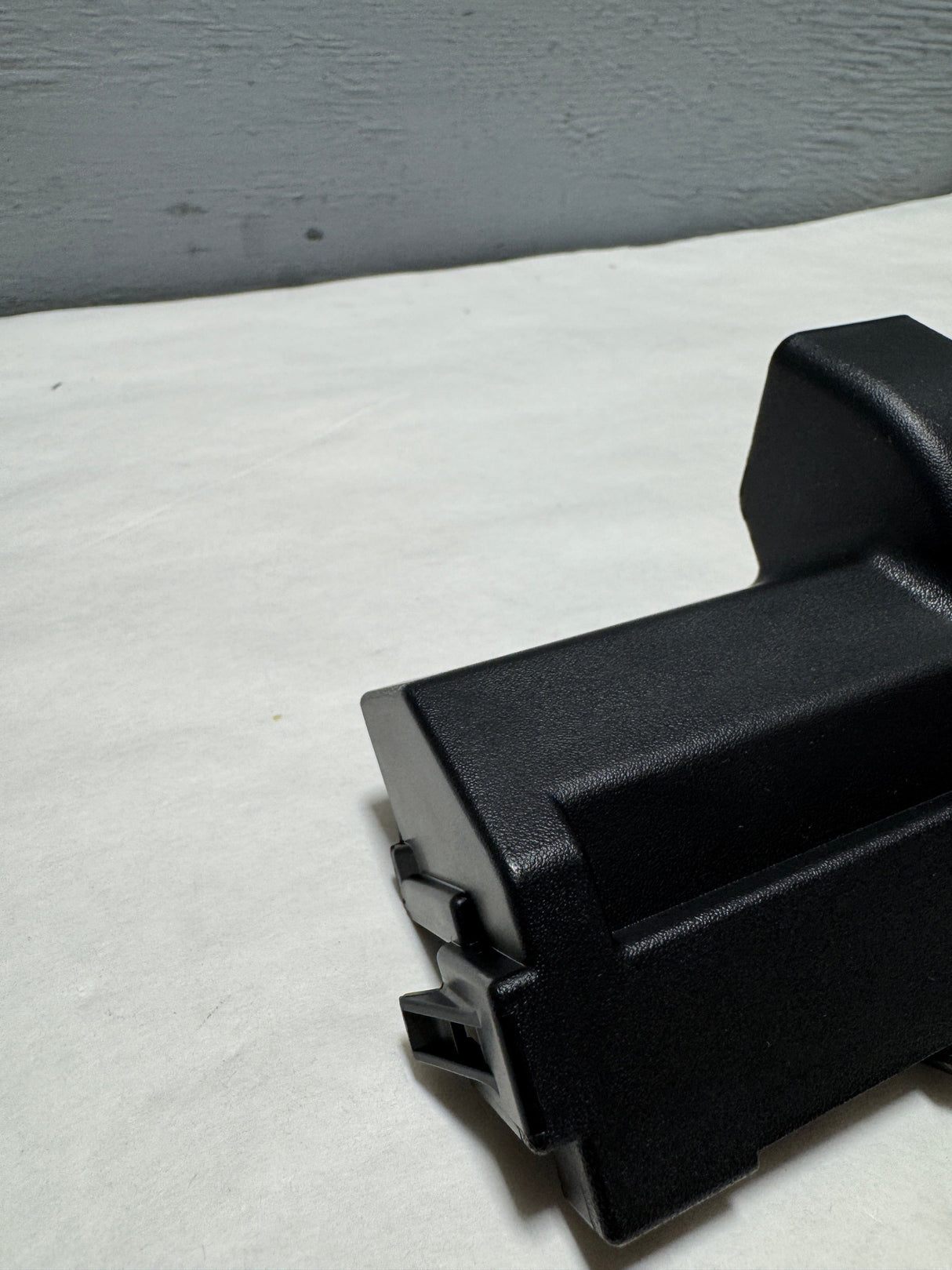 84178740 2016-2024 Chevrolet Camaro Under Hood Fuse Box Top Cover OEM