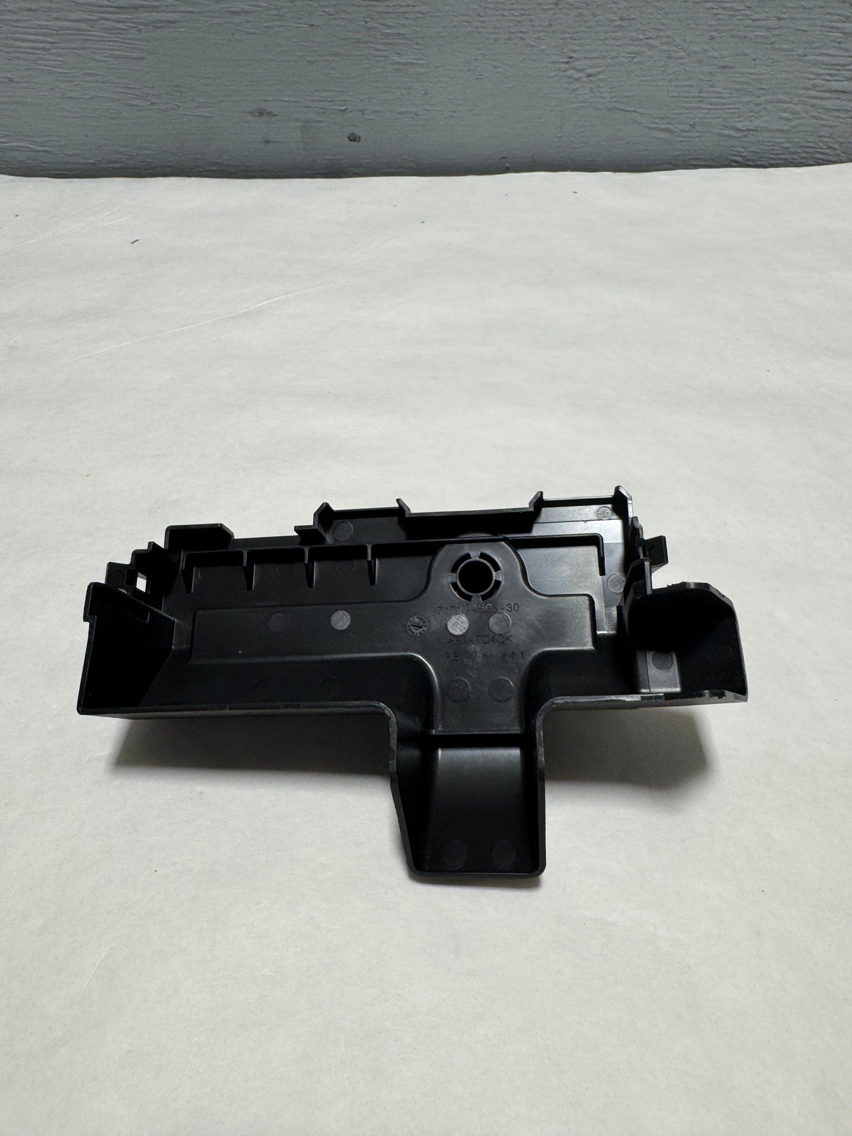 84178740 2016-2024 Chevrolet Camaro Under Hood Fuse Box Top Cover OEM