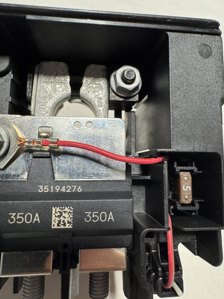 84692223 2016-2024 Chevrolet Malibu Battery Distribution Engine Fuse Breaker Block OEM New