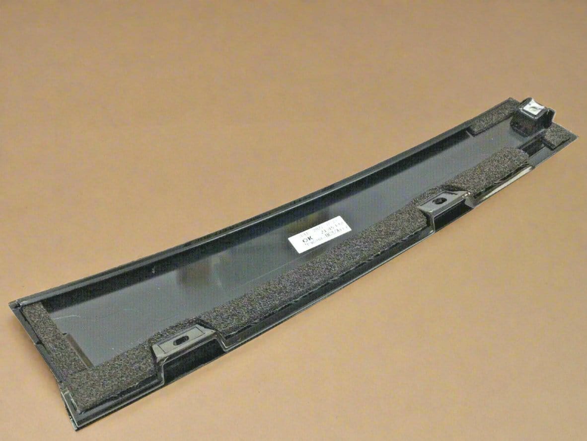 84258761 2016-2024 Chevrolet Malibu Passenger Fron Door Window Trim Pillar Applique OEM