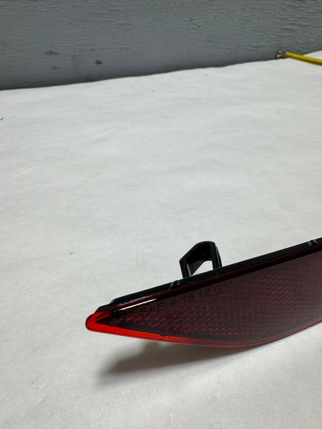 42816047 2016-2024 Chevrolet Malibu Rear Bumper Reflector Passenger Side Red OEM