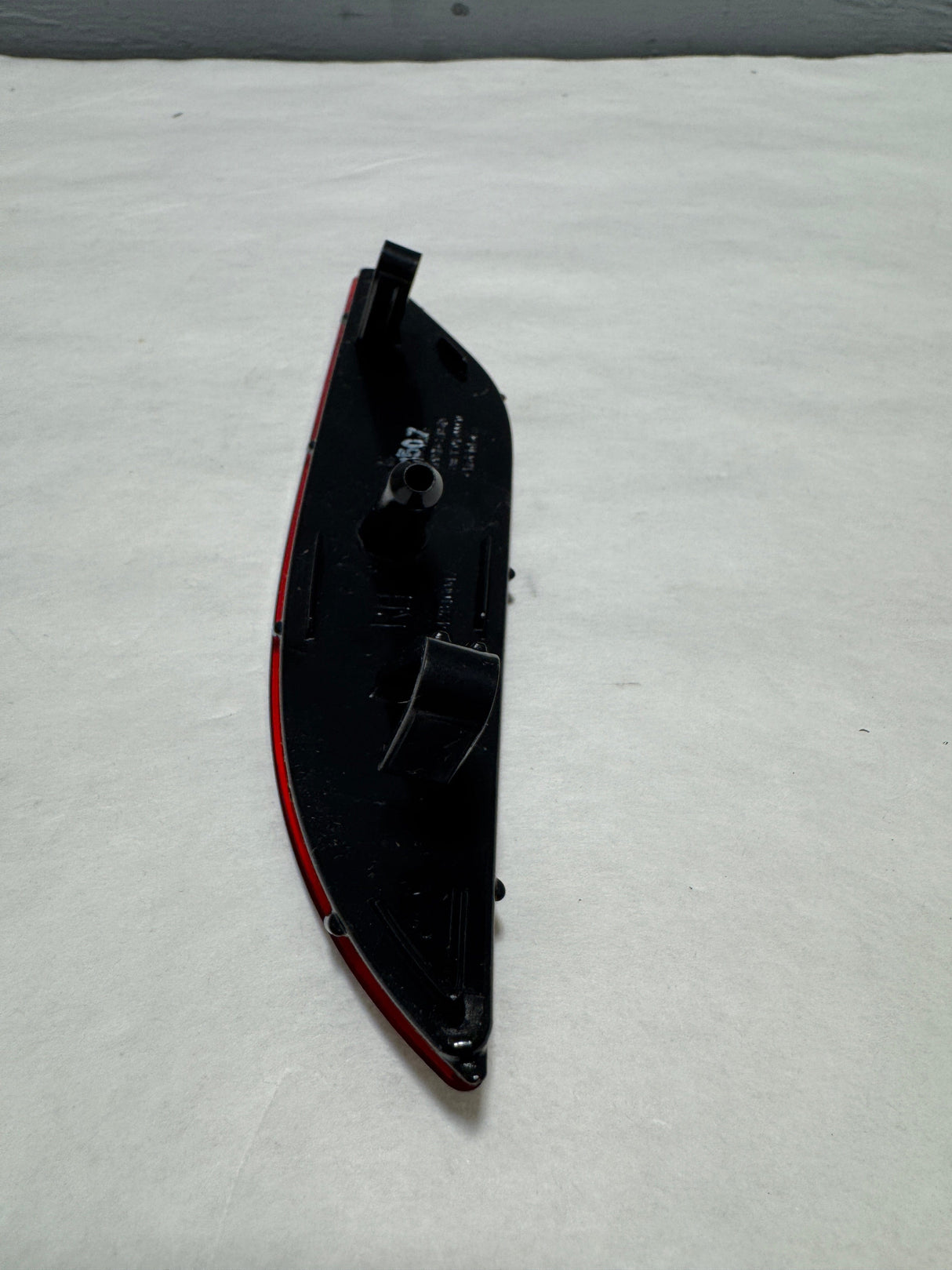 42816047 2016-2024 Chevrolet Malibu Rear Bumper Reflector Passenger Side Red OEM