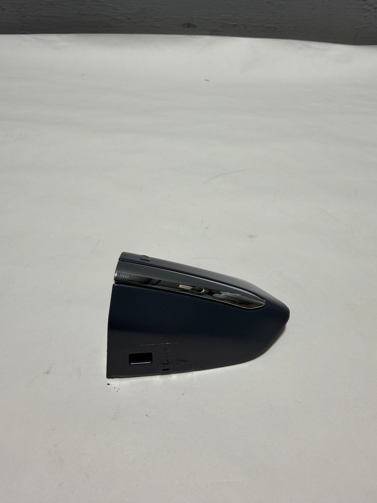 DS7Z-54218A15-DC 2016-2024 Ford Edge Driver Door Handle Unpainted End Cap W/ Chrome Strip OEM