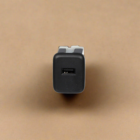 13536589 2017-2018 Chevrolet Spark USB Port Receptacle Plug OEM