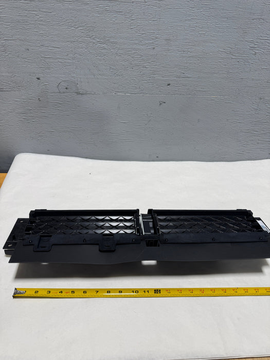 84066561 2017-2019 GMC Acadia 2.5 Front Bumper Shutter OEM