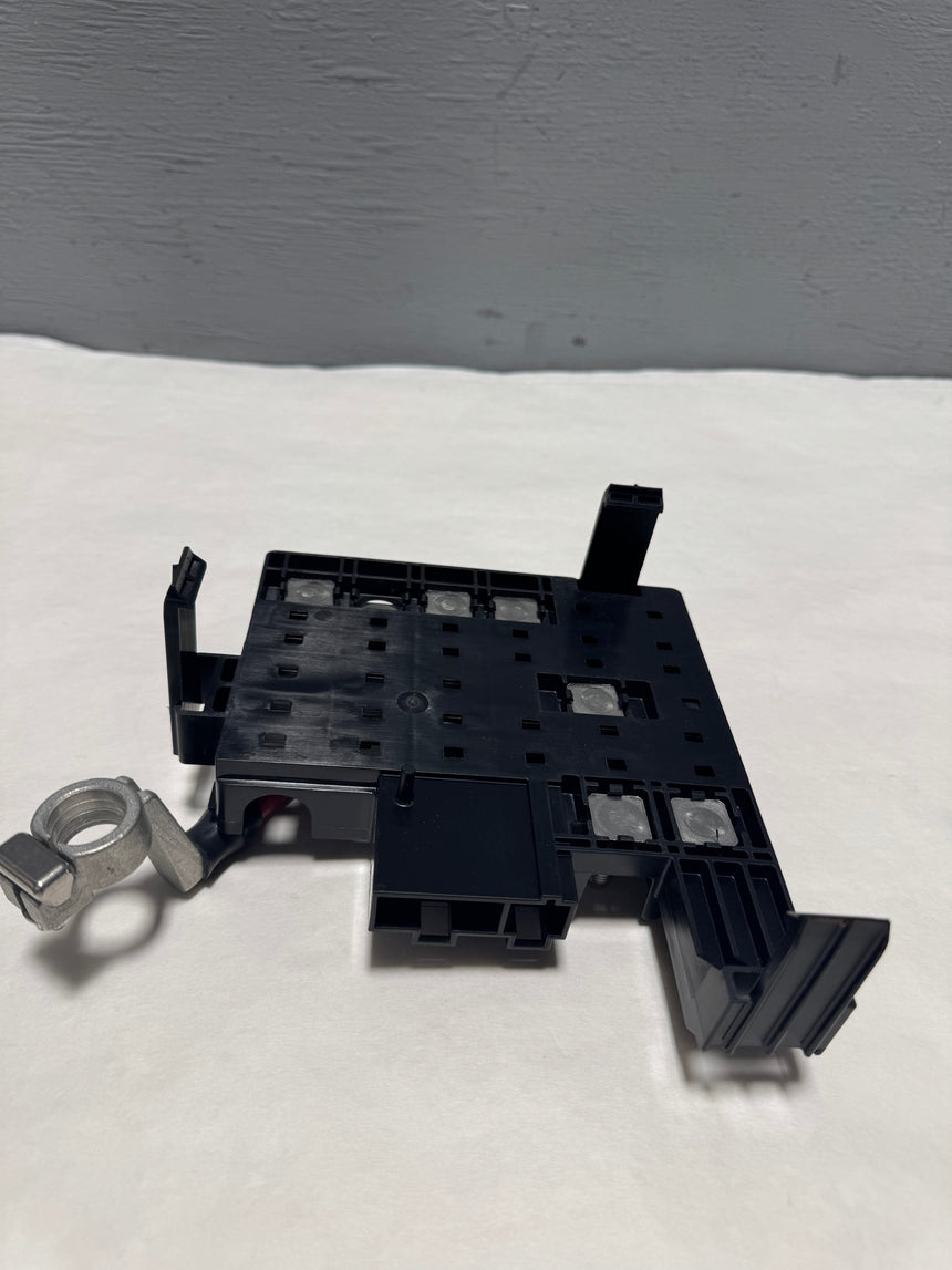 2017-2019 Silverado Sierra 6.6 Diesel Battery Fuse Block For Dual Alternators Only
