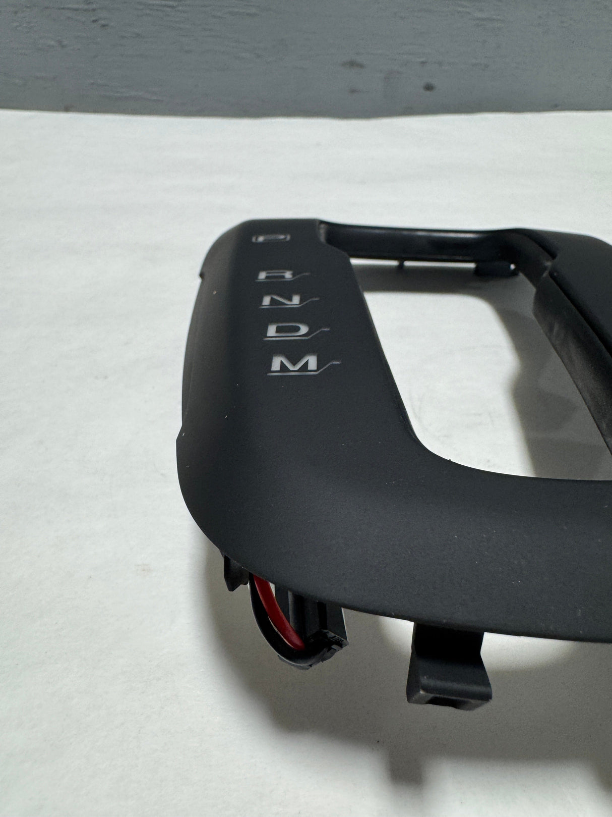 42346920 2017-2020 Chevrolet Sonic Black Automatic Transmission Control Indicator Opening Cover OEM