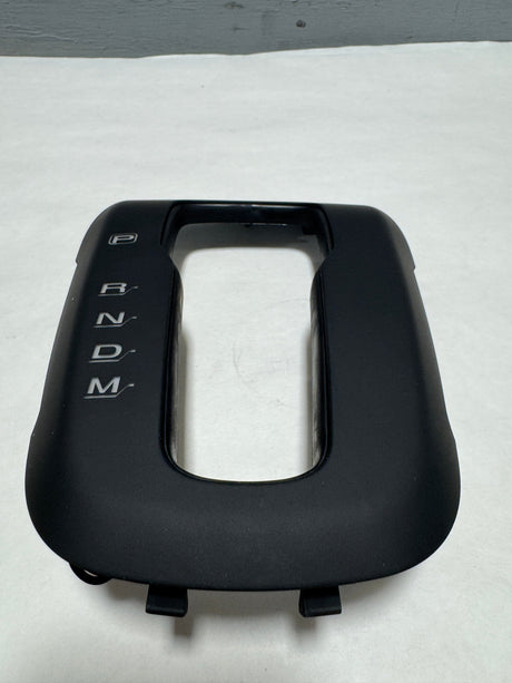 42346920 2017-2020 Chevrolet Sonic Black Automatic Transmission Control Indicator Opening Cover OEM