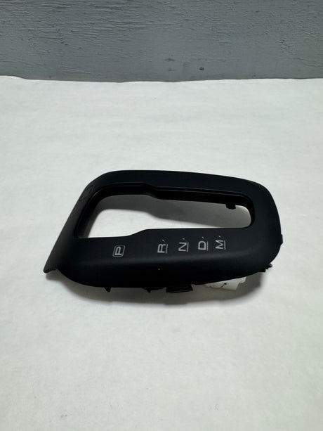 42346920 2017-2020 Chevrolet Sonic Black Automatic Transmission Control Indicator Opening Cover OEM