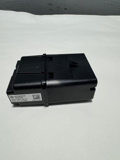 68229840AB 2017-2020 Chrysler Pacifica USB /Aux Media Hub OEM