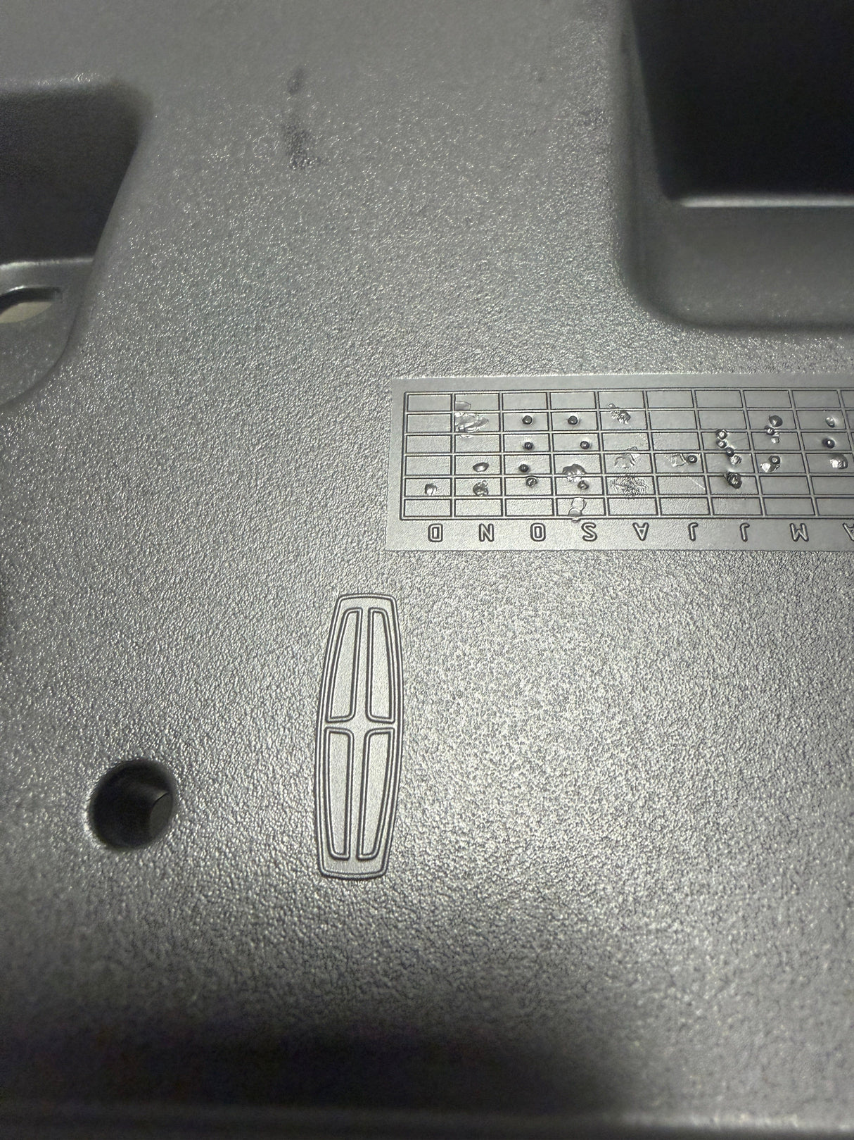 GD9Z-17A385-AA 2017-2020 Lincoln Continental Front Bumper License Plate Bracket OEM