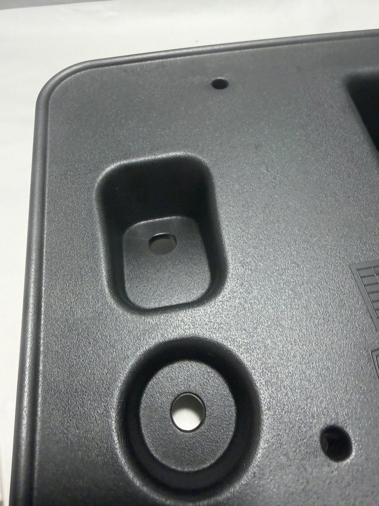 GD9Z-17A385-AA 2017-2020 Lincoln Continental Front Bumper License Plate Bracket OEM