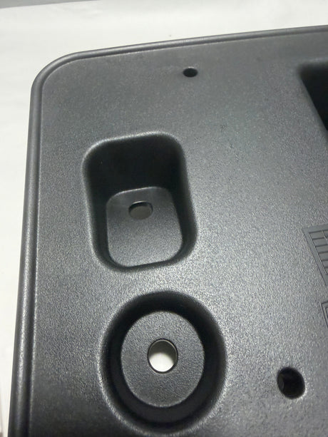 GD9Z-17A385-AA 2017-2020 Lincoln Continental Front Bumper License Plate Bracket OEM