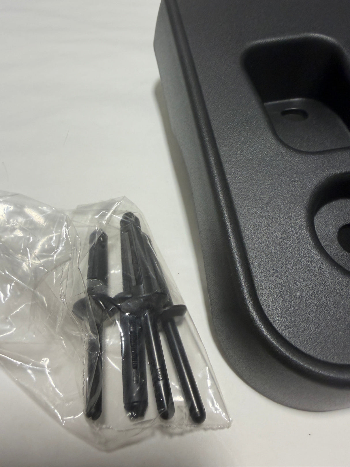 GD9Z-17A385-AA 2017-2020 Lincoln Continental Front Bumper License Plate Bracket OEM