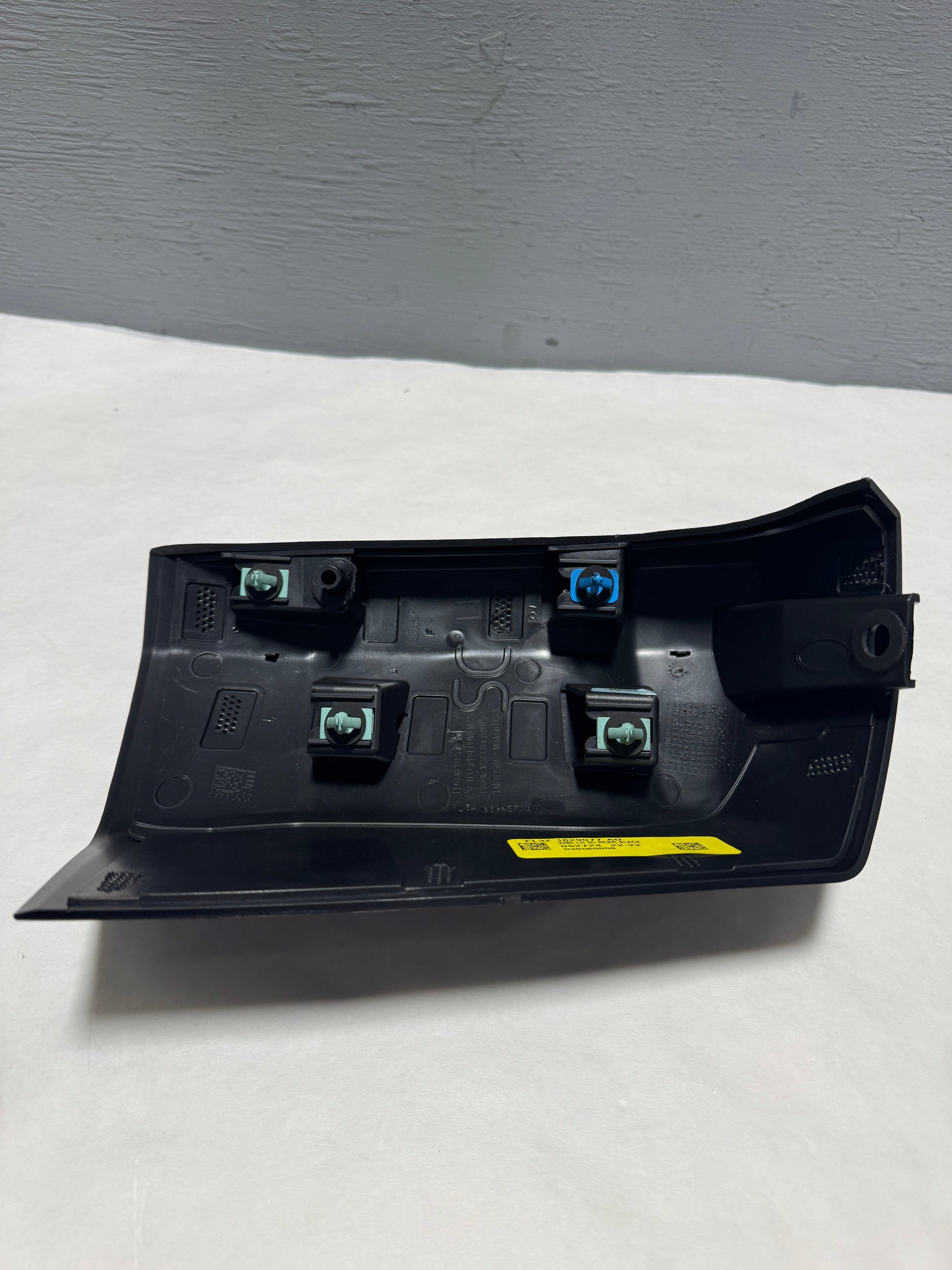 FL3Z-1829077-AD 2017-2021 Ford F-250 F-350 Super Cab Driver Side Cab Corner Molding - Unpainted