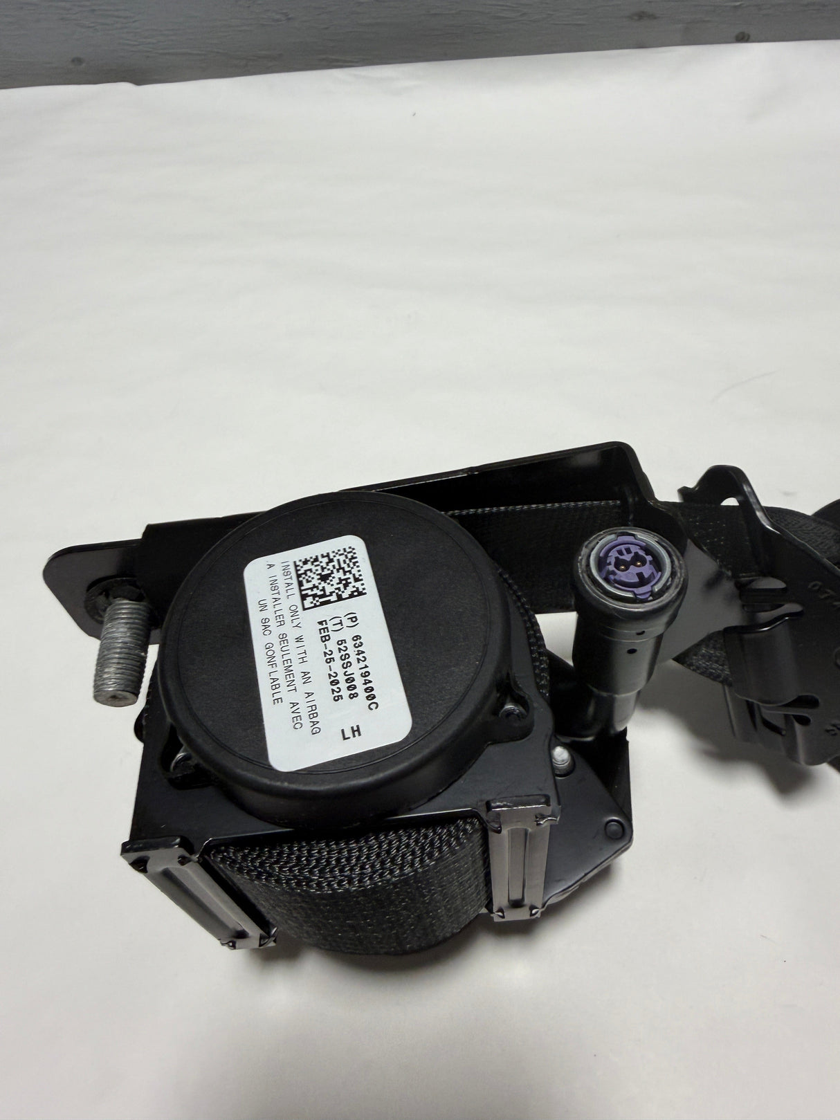 84583981 2017-2022 Canyon Colorado Front Seat Belt  Driver Side - Black