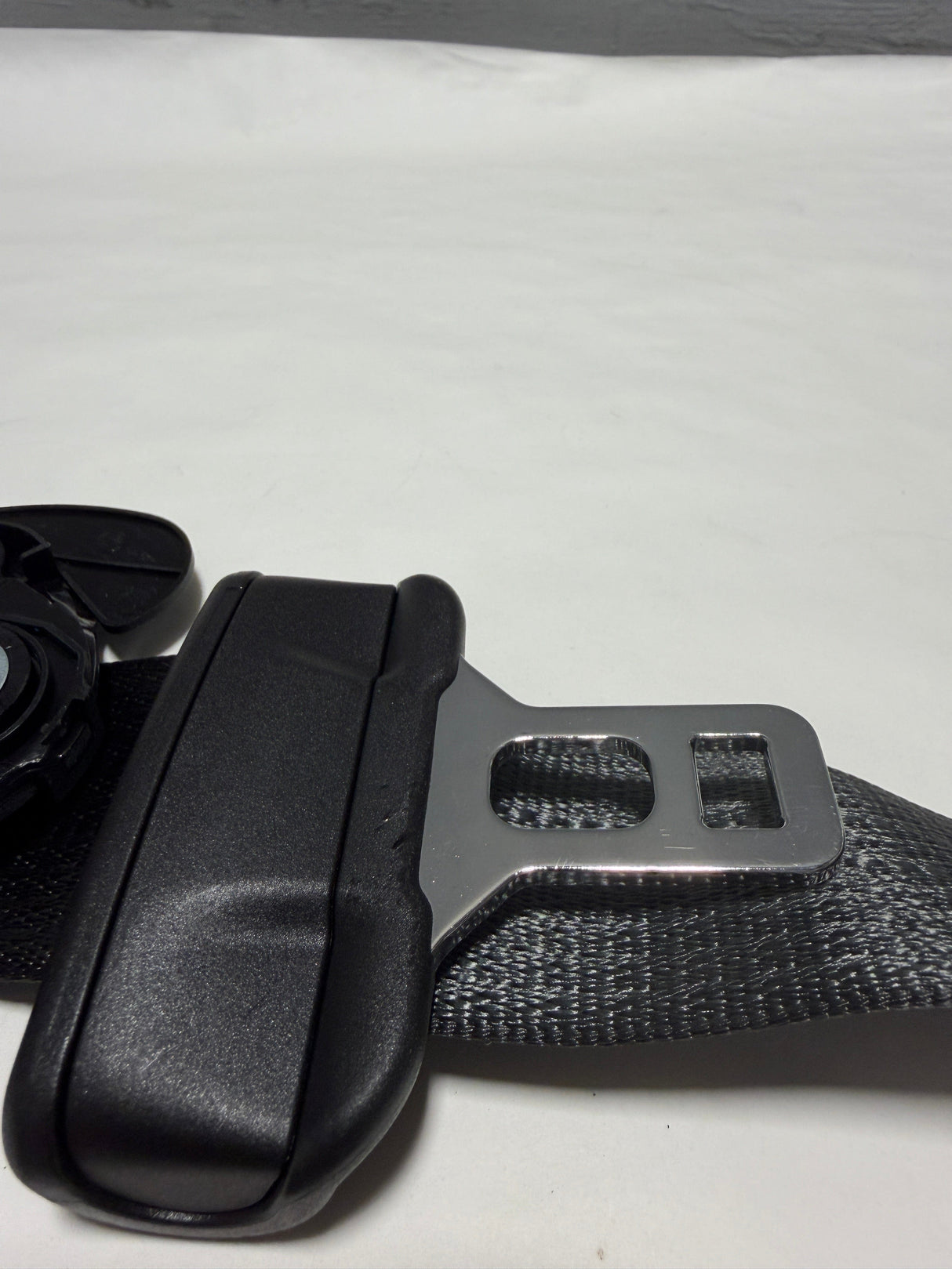 84583981 2017-2022 Canyon Colorado Front Seat Belt  Driver Side - Black