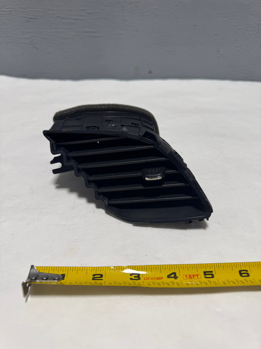 42570820 2017-2022 Chevrolet Trax Dash Passenger Side A/C Heat Outer Outlet Vent Louver OEM