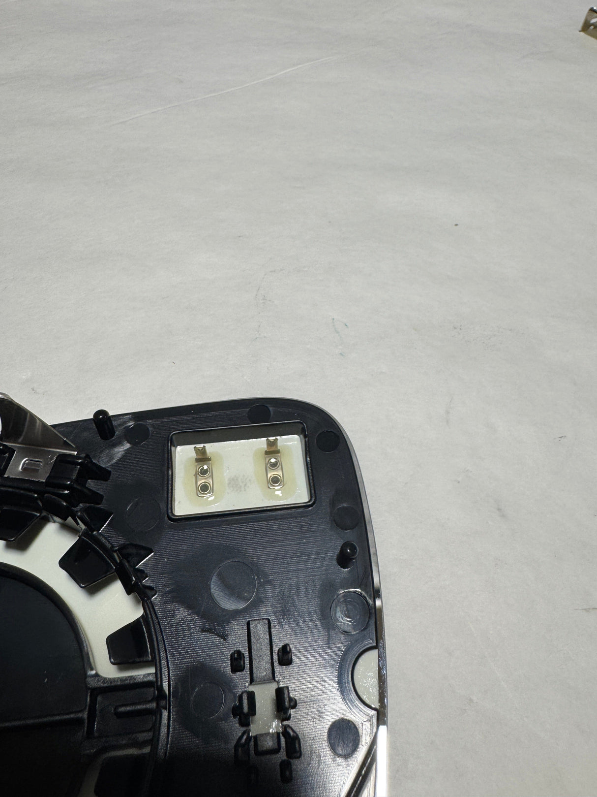 87621-D9070 2017-2022 Kia Sportage Passenger Side Mirror Glass Heated Without Blind Spot OEM