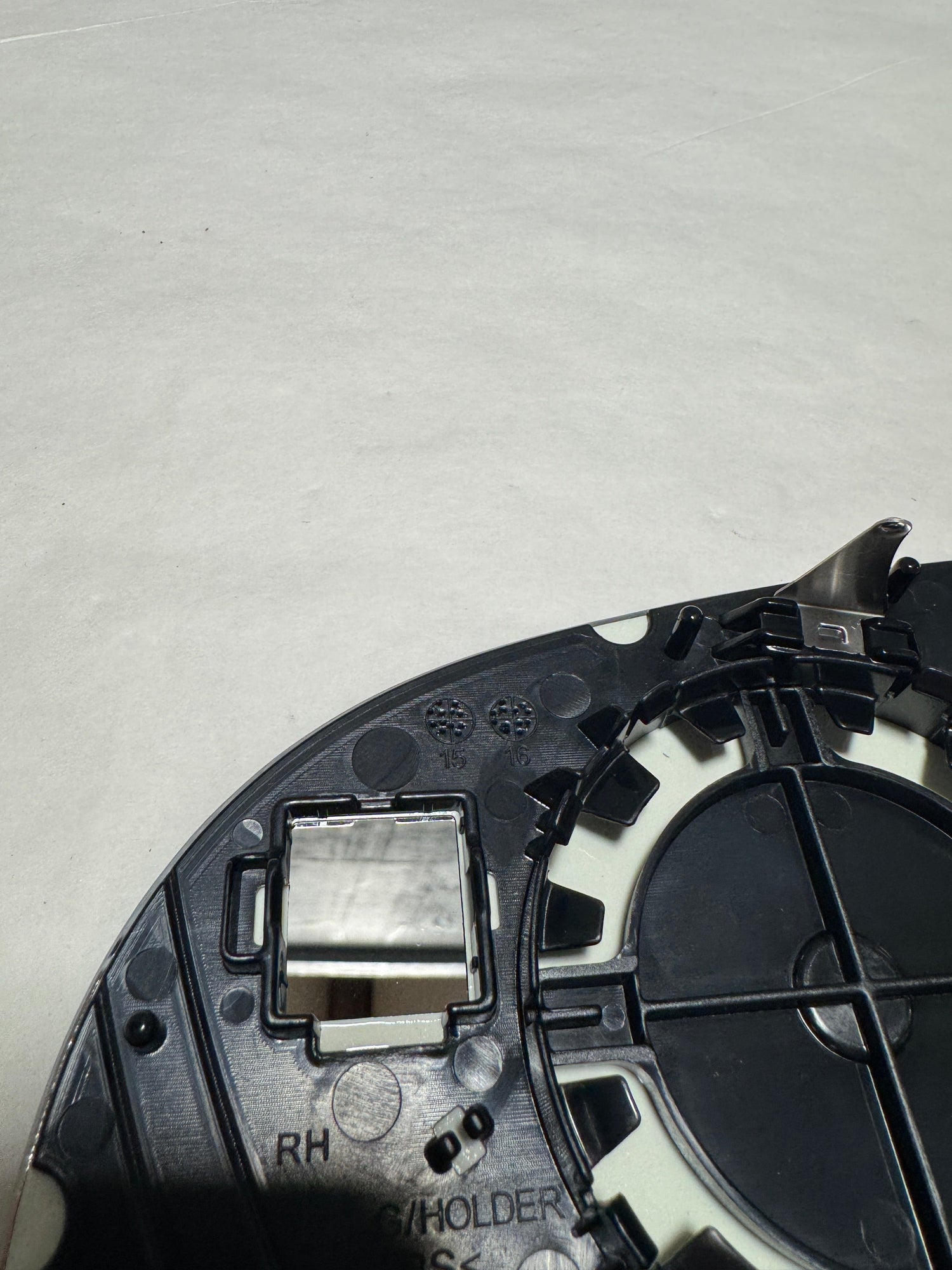 87621-D9070 2017-2022 Kia Sportage Passenger Side Mirror Glass Heated Without Blind Spot OEM