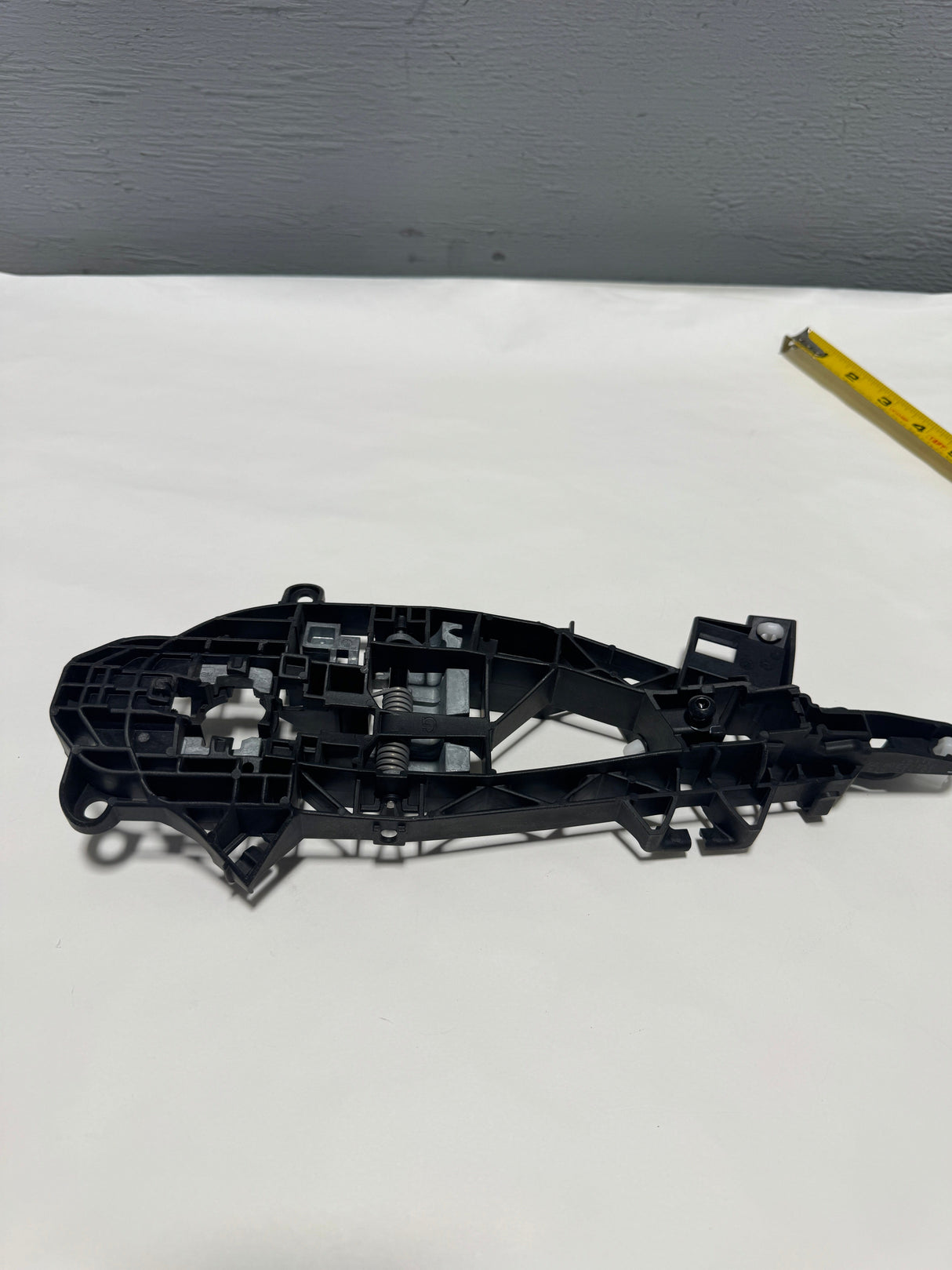 13515514 2017-2023 Chevrolet Bolt Driver Door Outside Handle Bracket OEM