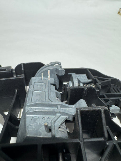 13515514 2017-2023 Chevrolet Bolt Driver Door Outside Handle Bracket OEM