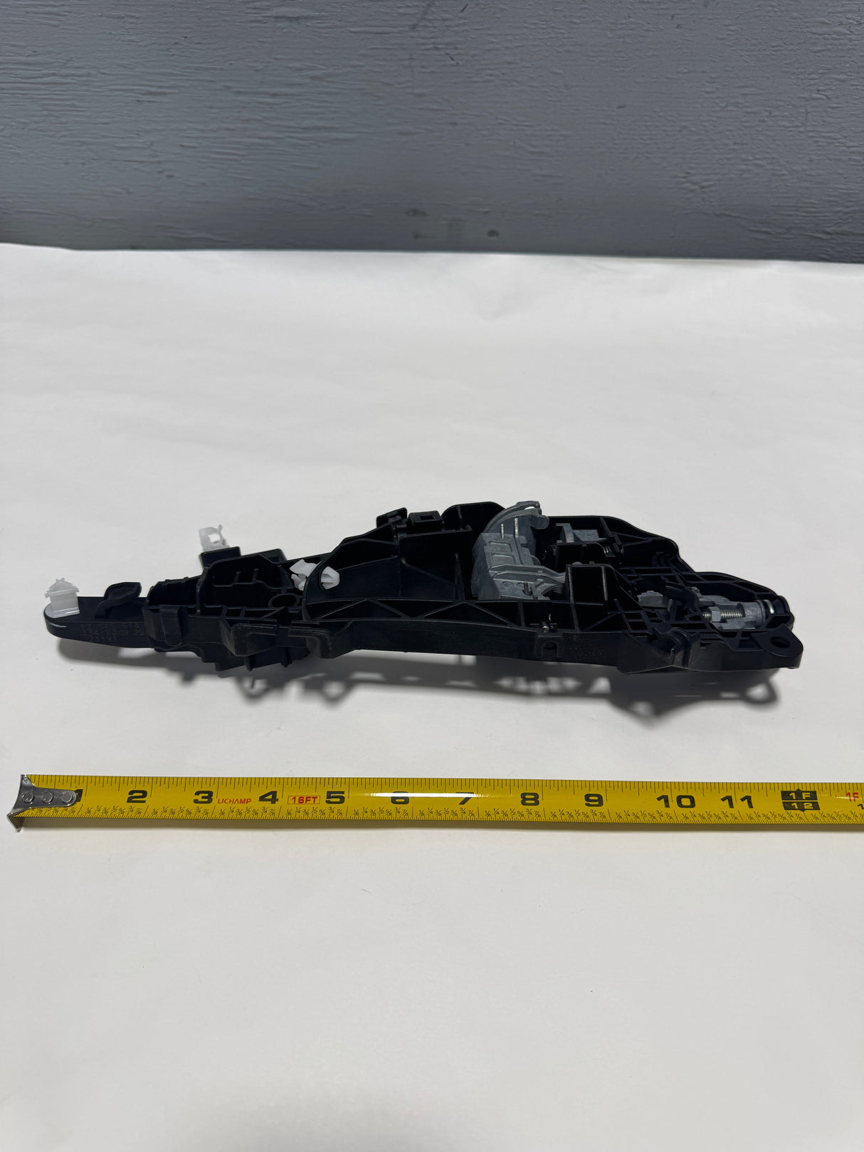 13515514 2017-2023 Chevrolet Bolt Driver Door Outside Handle Bracket OEM