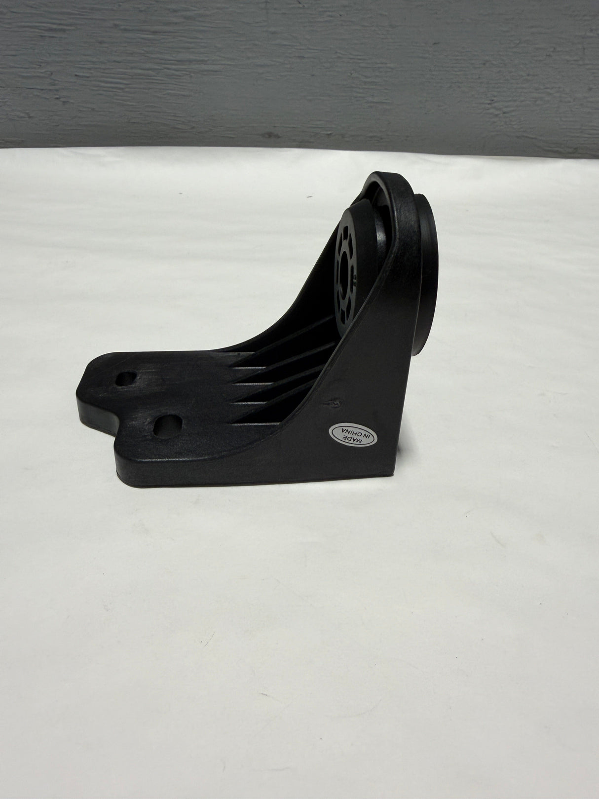 84152504 2017-2023 GMC Acadia Passenger Side Upper Radiator Bracket Genuine OEM