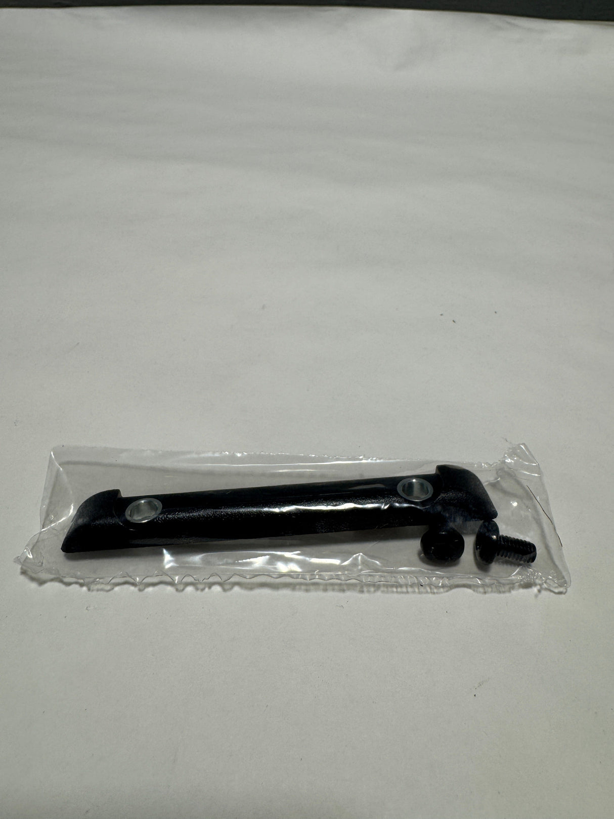 84979829 2017-2024 Acadia Enclave Traverse (1) Sunroof Sunshade Fabric Retainer ORM