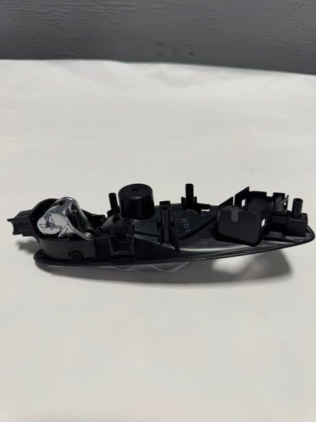 84602267 2017-2024 Chevrolet Camaro Driver Interior Front Door Handle OEM Genuine