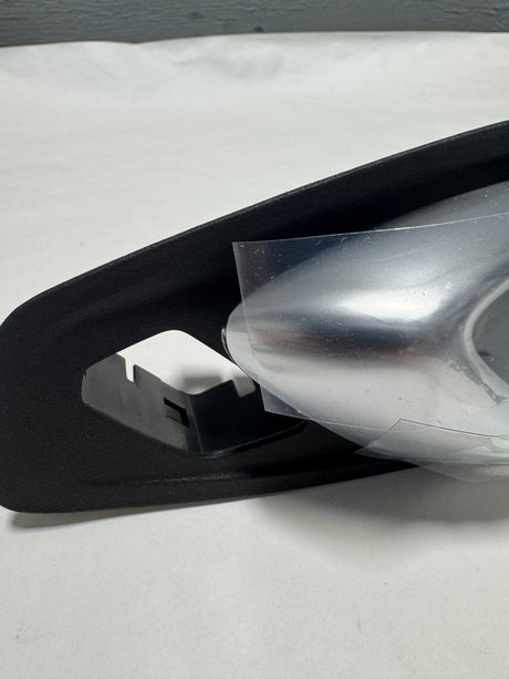 84602267 2017-2024 Chevrolet Camaro Driver Interior Front Door Handle OEM Genuine