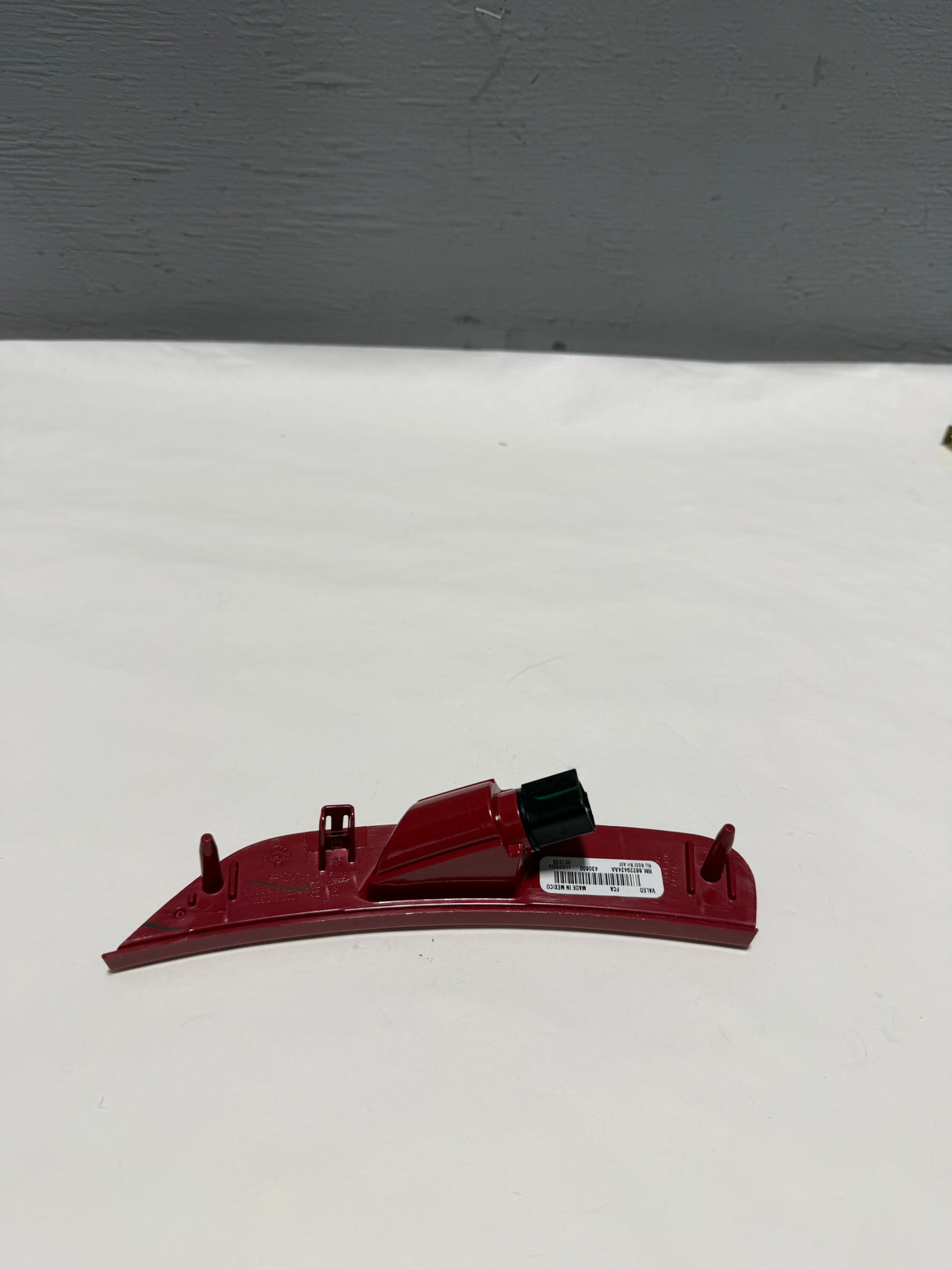 68229424AA 2017-2026 Chrysler Pacifica Voyager Passenger Side Rear Marker Light OEM