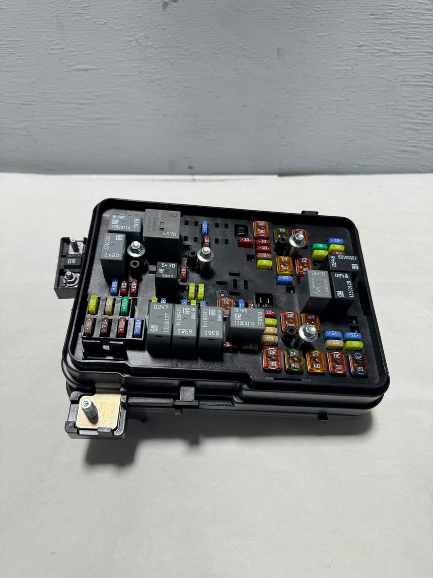 2017 Equinox or Terrain 2.4 Engine Under Hood Fuse Box With Relays OEM