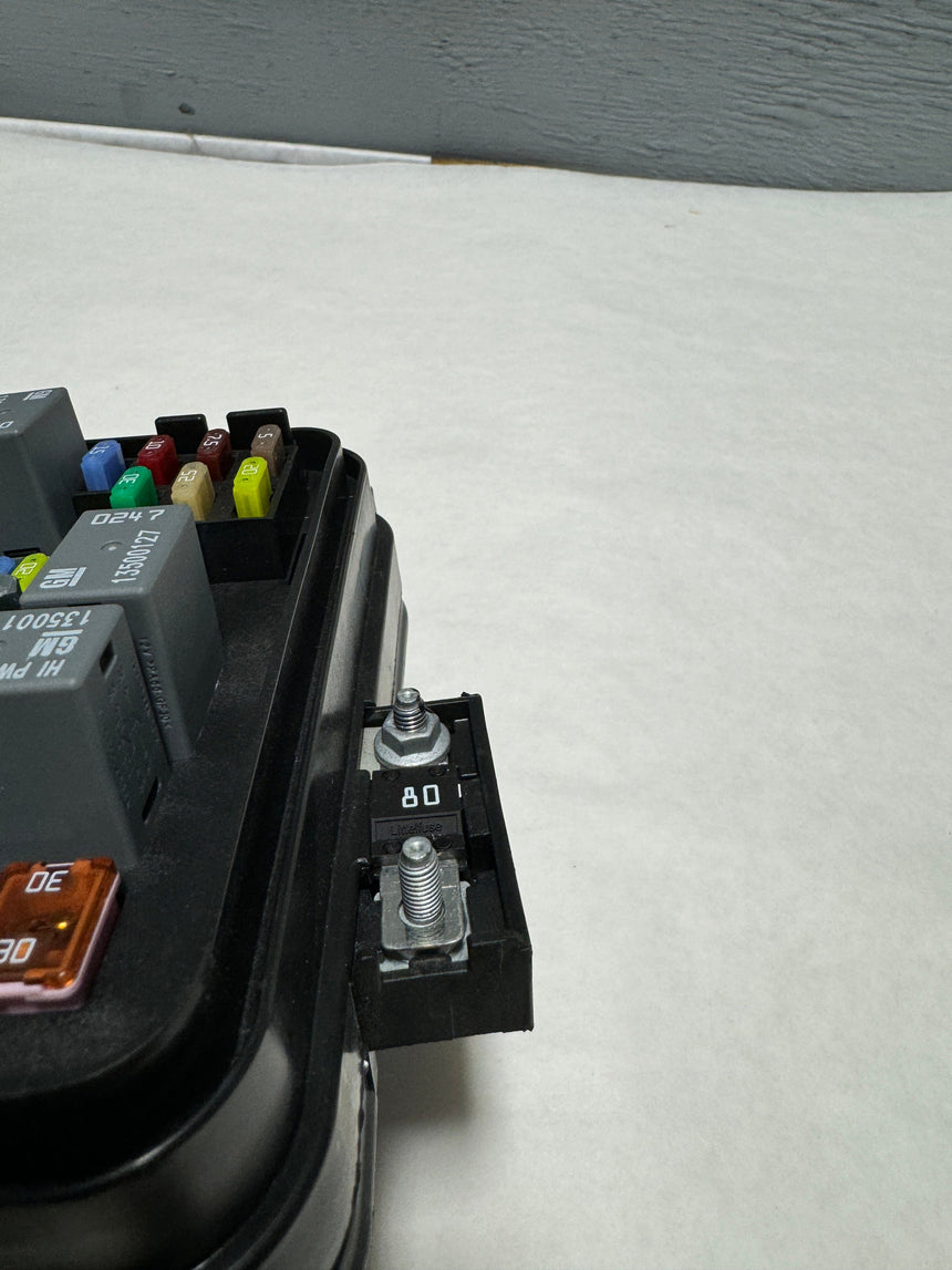 2017 Equinox or Terrain 2.4 Engine Under Hood Fuse Box With Relays OEM