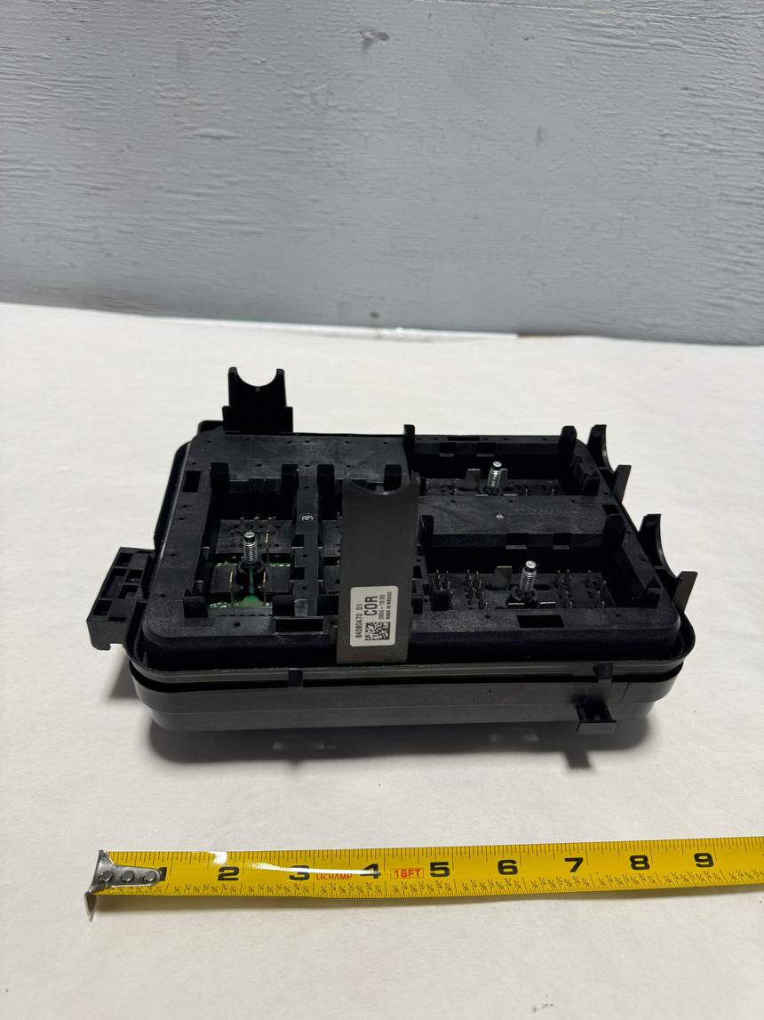2017 Equinox or Terrain 2.4 Engine Under Hood Fuse Box With Relays OEM
