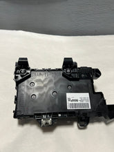 Load image into Gallery viewer, CL-0923-HU5Z-15604-BE-H3 2017 Ford F-250 F-350 Smart Junction Alarm Fuse Box HU5Z-15604-BE