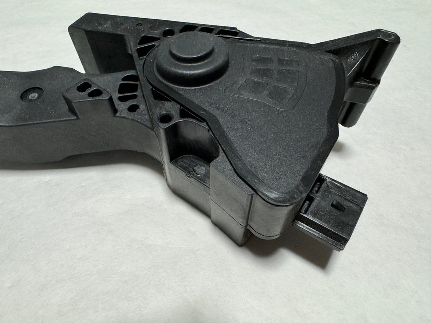 2018-2020 Buick Regal Sportback or TourX Accelerator Pedal With Sensor OEM