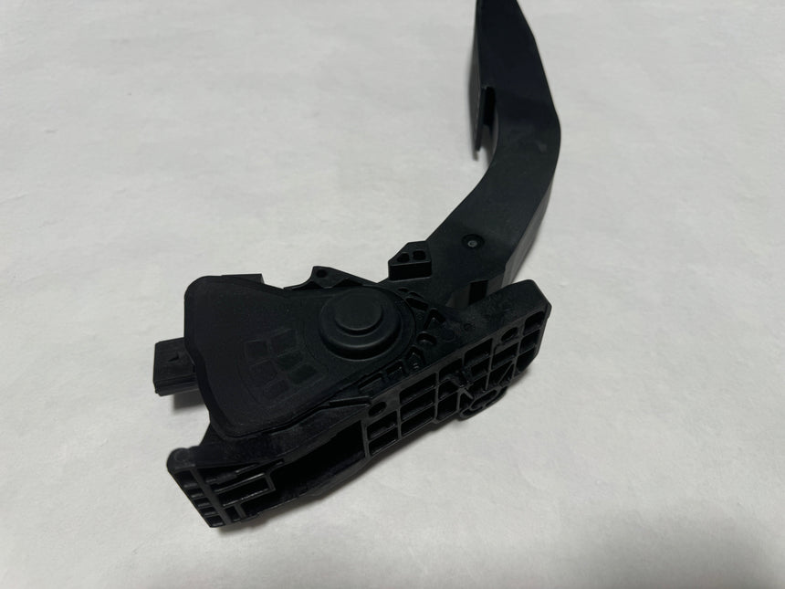 2018-2020 Buick Regal Sportback or TourX Accelerator Pedal With Sensor OEM