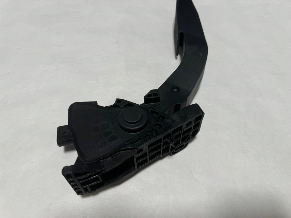 84657611-H2 2018-2020 Buick Regal Sportback or TourX Accelerator Pedal With Sensor OEM