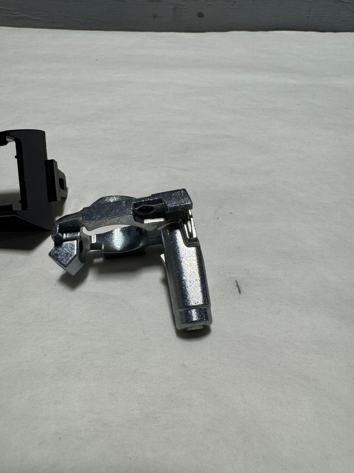 13516006 2018-2020 Cadillac Escalade Front Driver Side Door Lock Cylinder Cover OEM