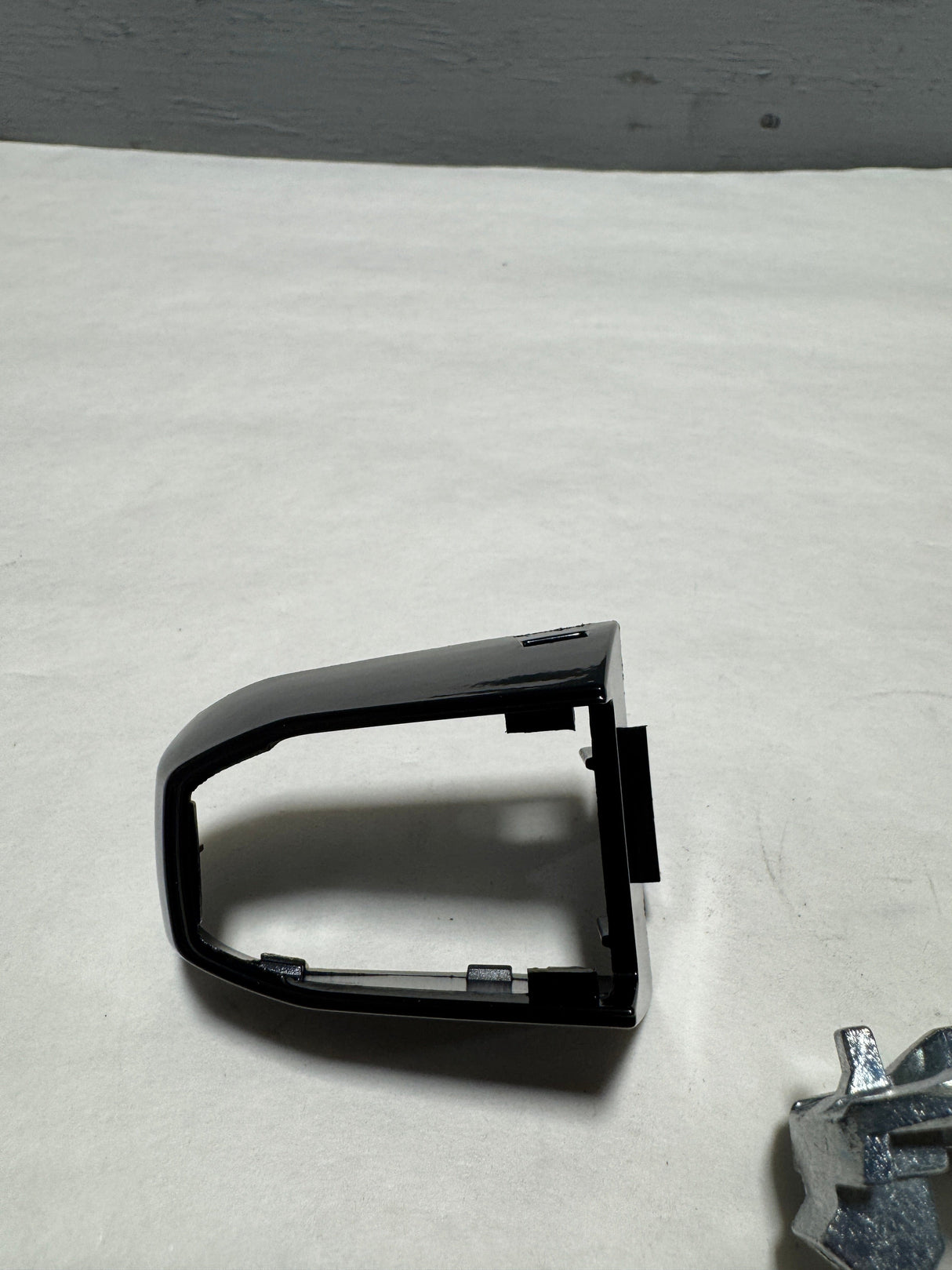 13516006 2018-2020 Cadillac Escalade Front Driver Side Door Lock Cylinder Cover OEM